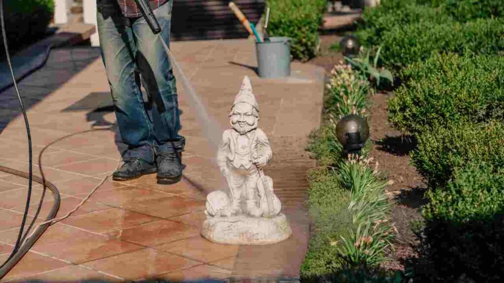 How to Clean Garden Statues