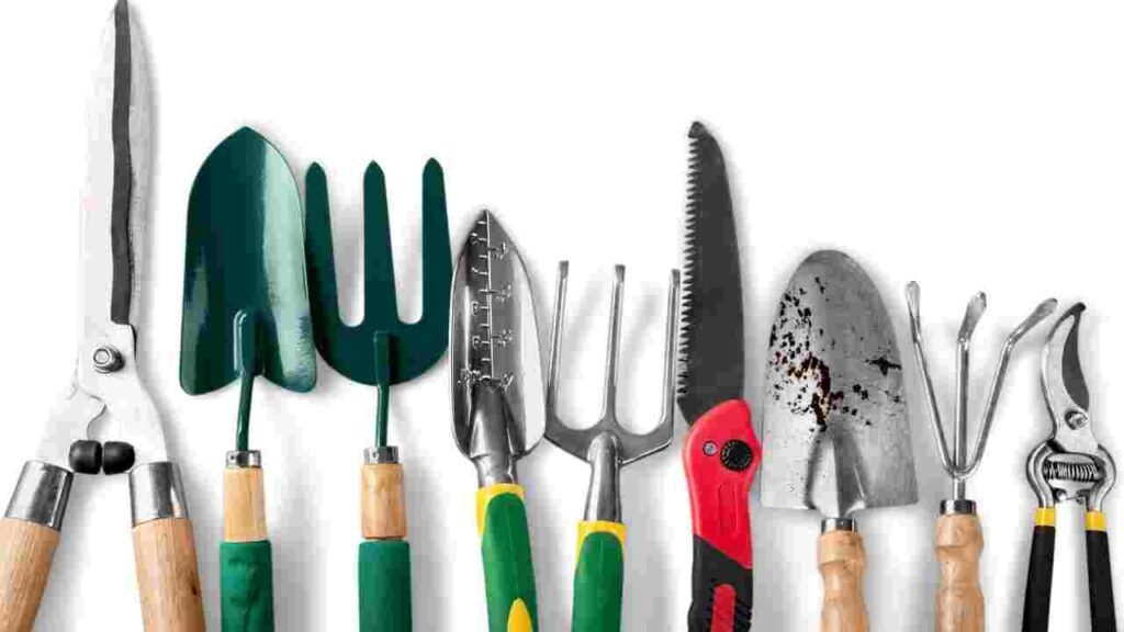 How to Clean Garden Tools for Winter