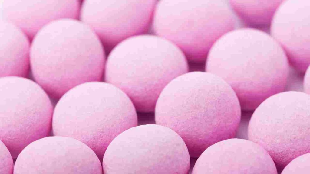 How to Clean Sweet Gum Balls for Crafts