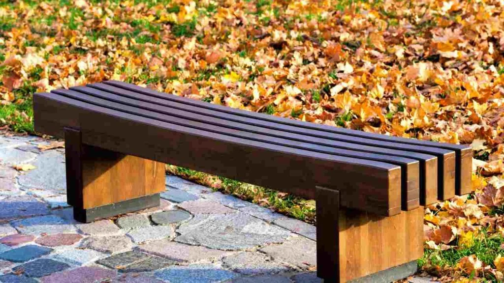 How to Clean a Wooden Garden Bench