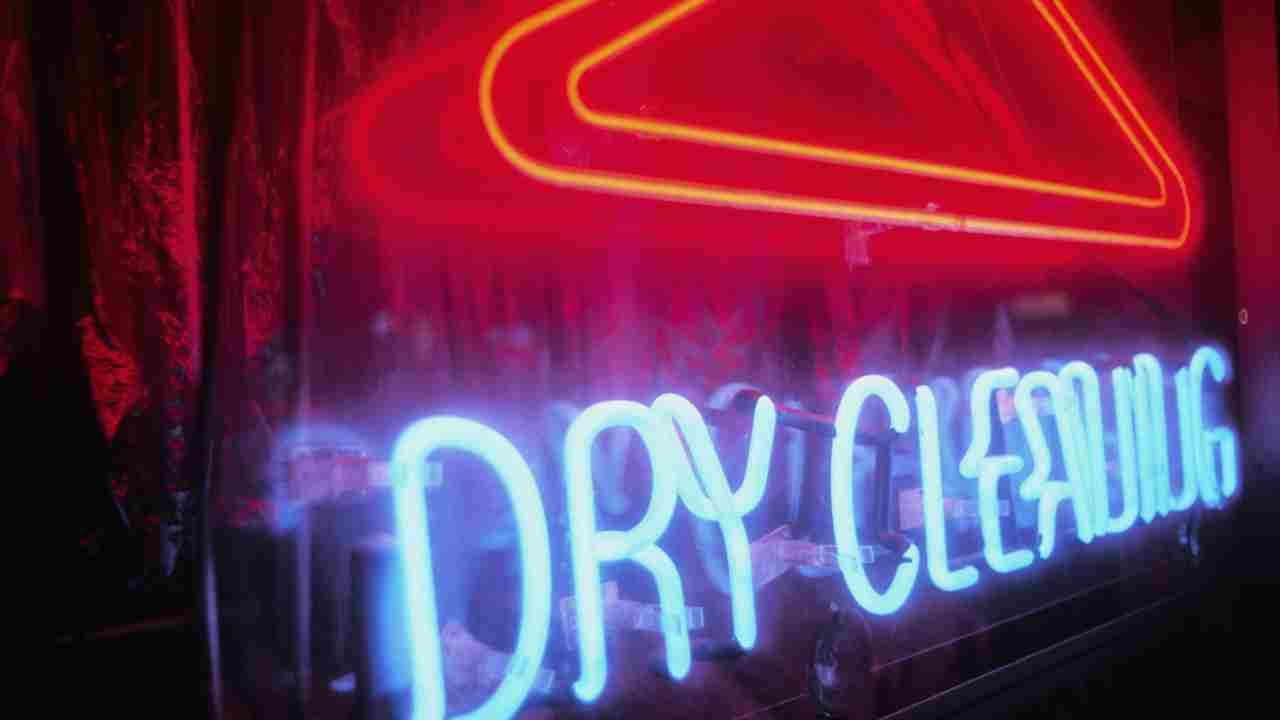 How to Clean Neon Signs