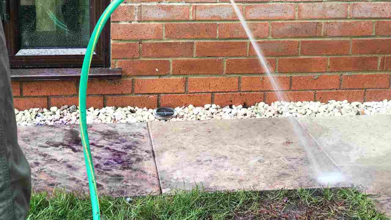 How to Clean Garden Slabs