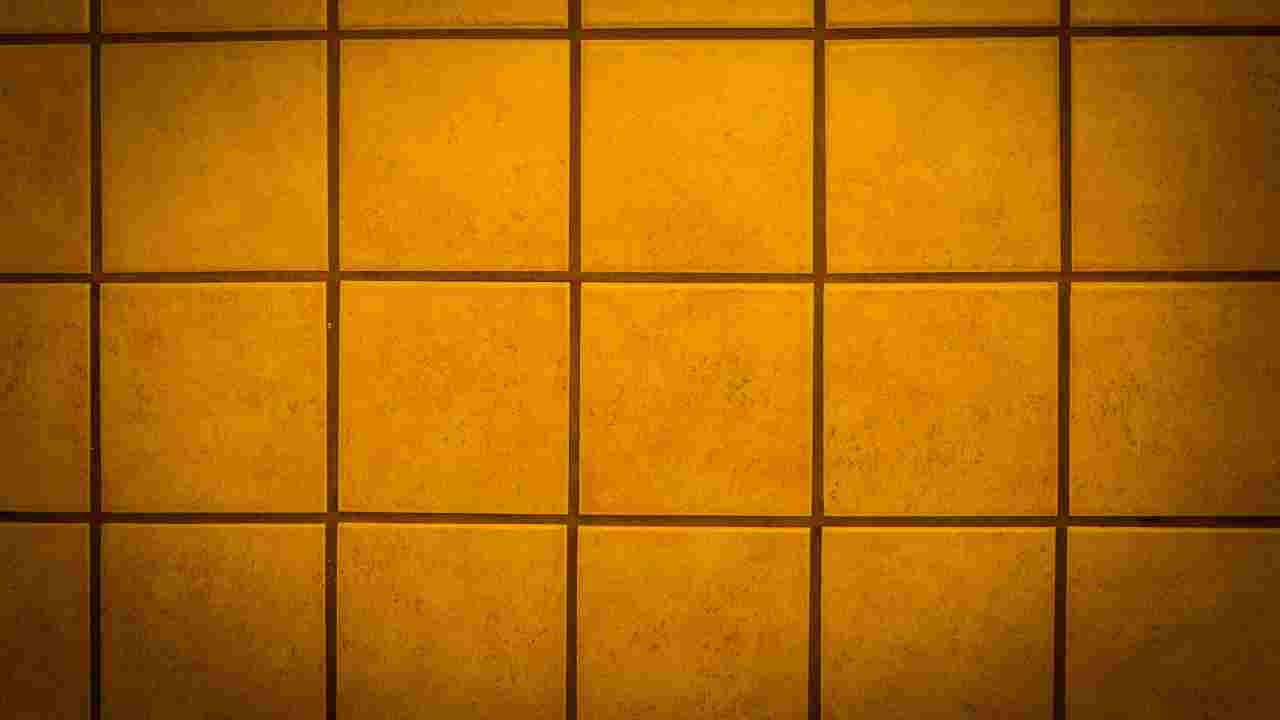 How to Clean White Tiles That Have Yellowed?